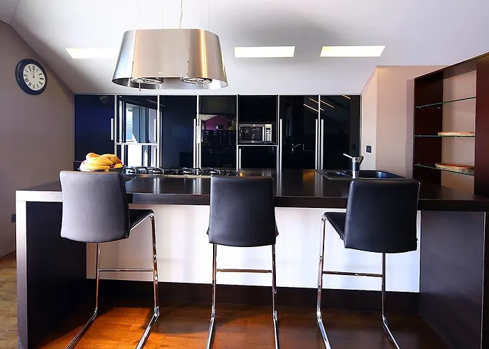 Unique Апартаменты *